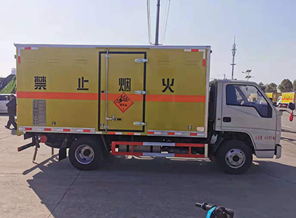 长安爆破器材运输车技术升级与安全合规新趋势